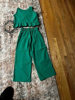 Cropped 2 pc set - size small